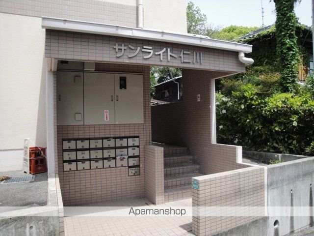 サンライト仁川の玄関写真