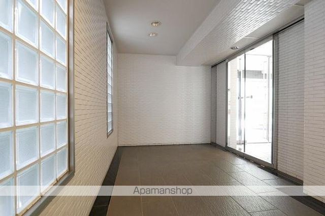 フィオリーシェ東浅草の玄関写真