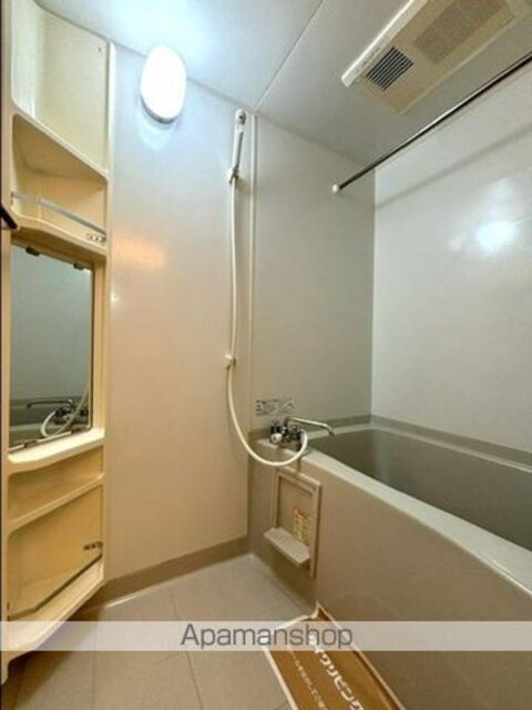 和歌山県和歌山市島崎町３丁目[1K/26.71m2]のバス