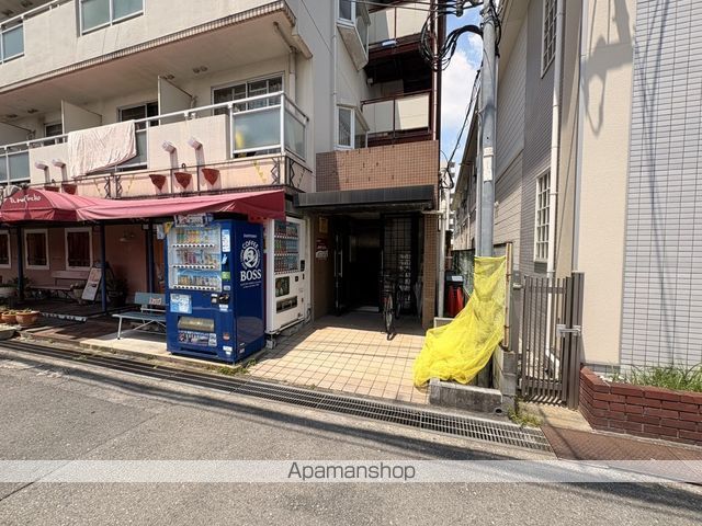 ツインビルB棟の玄関写真