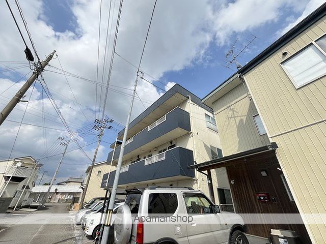 R sideの外観写真
