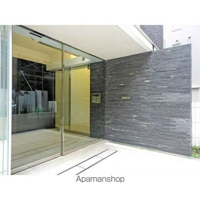 ｆｉｎｏ　ＪＩＹＵＧＡＯＫＡ[1K/21m2]のエントランス