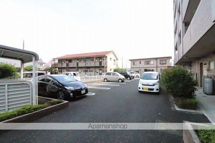 プラシード輝[1K/24.76m2]の駐車場