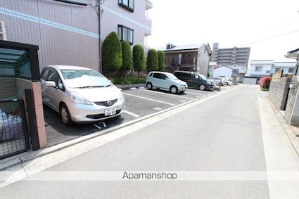 フェニックス１８[1K/37.37m2]の駐車場