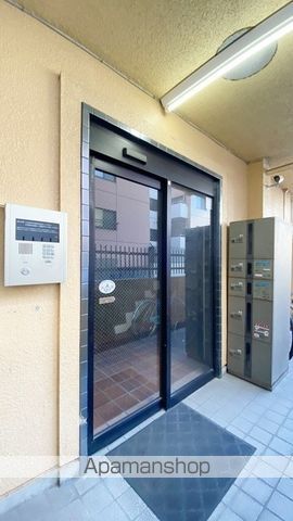 カーサ岡町の玄関写真