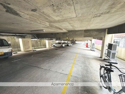 もとい坂フラット[2LDK/50.28m2]の駐車場