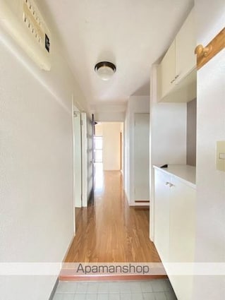 Ｃｒｅｓｔ　ＣｏｕｒｔＫ２[2LDK/69m2]の玄関