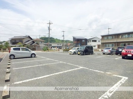 コンチェルト中央　Ｄ棟[2DK/45.42m2]の駐車場