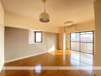 Ｃｒｅｓｔ　ＣｏｕｒｔＫ２[2LDK/69m2]のリビング・居間