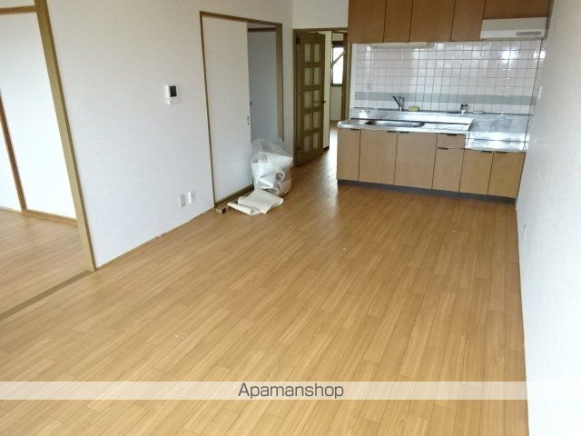プラウクリエイトの内装写真