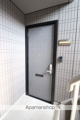 ロイヤルコートの玄関写真
