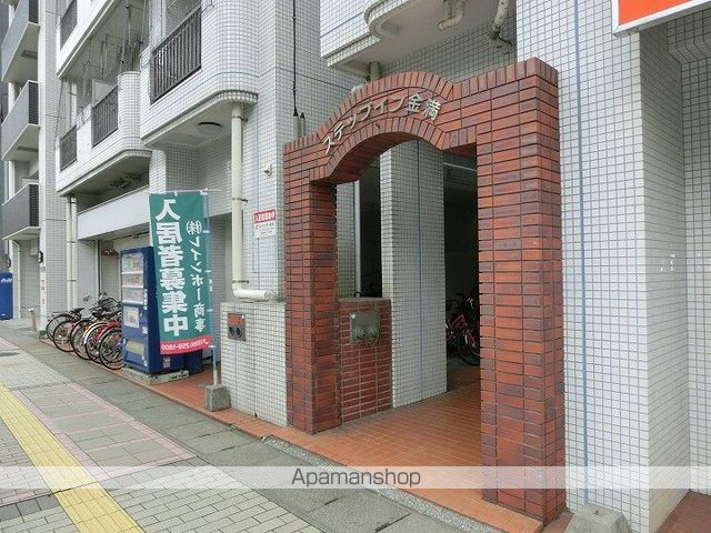 ステップイン金満の外観写真