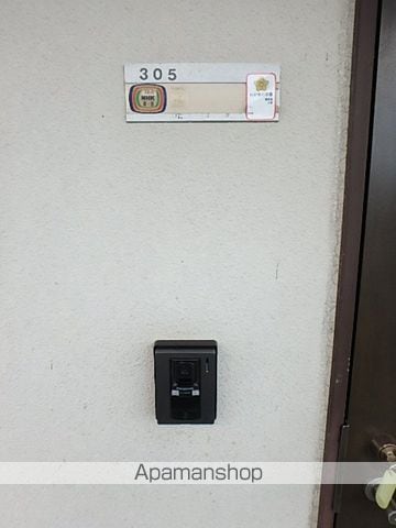 フロントヒルズIIIの玄関写真