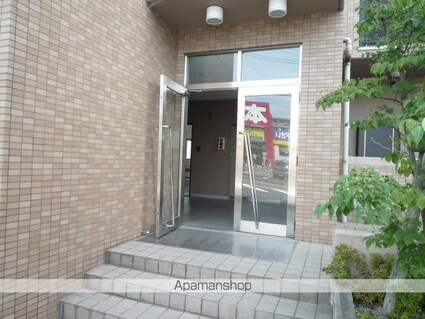 ファミールＤＡＮ[3LDK/66.08m2]のエントランス2