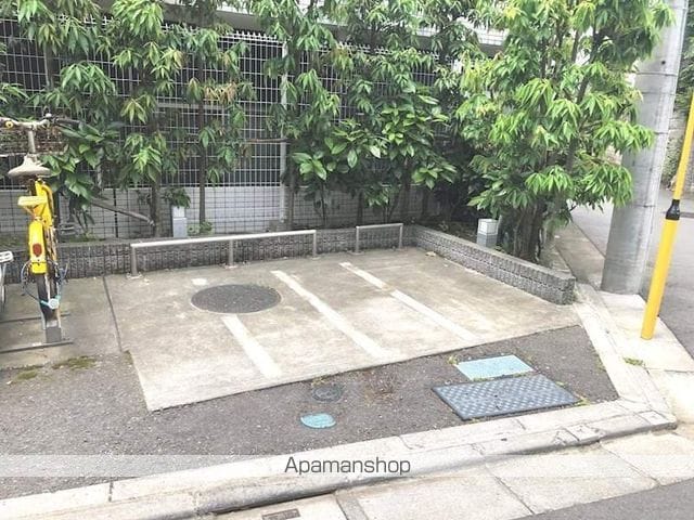 メインステージ千歳烏山[1K/25.6m2]の駐車場