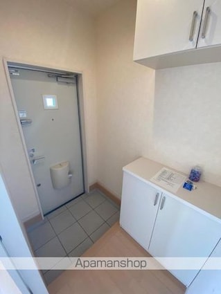 Ｉ・セレブ香川町Ａ・Ｂ[2LDK/62.89m2]の玄関