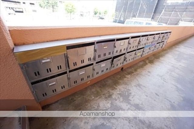 クローバーズマンションウェスト5の玄関写真