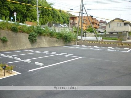 グレイス　花山[1R/33.06m2]の駐車場1