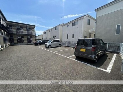 レオパレスシャングリラ２００７[1K/20.14m2]の駐車場1