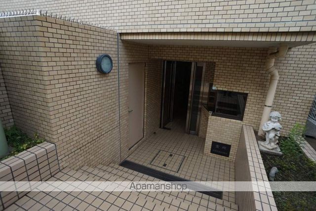 フリービング新宿の玄関写真