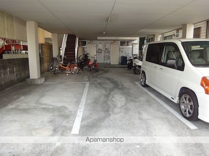 アゼリア２０[1K/28m2]の駐車場