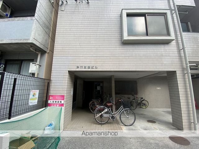 第11友建ビルの玄関写真