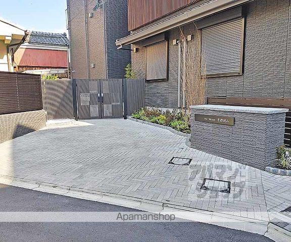 シャーメゾン京都桃山の玄関写真