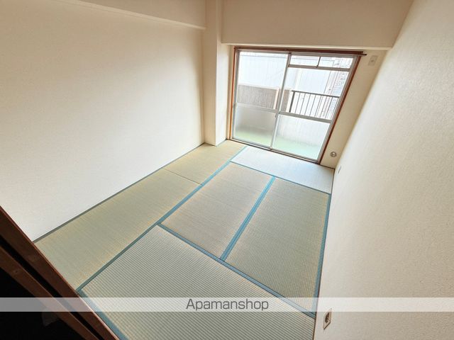 シロハイヌ今米の内装写真