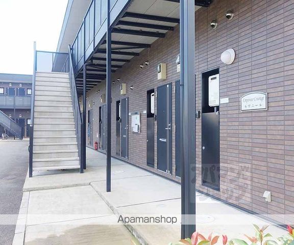 アンプルール クラージュ ルヴニールの玄関写真