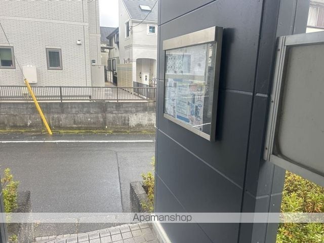 レオパレスルシータ21の玄関写真