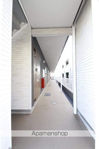 リブリ・エム・クレスト ビーの玄関写真