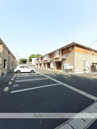 クオーレ　Ⅲ[2LDK/57.07m2]の駐車場