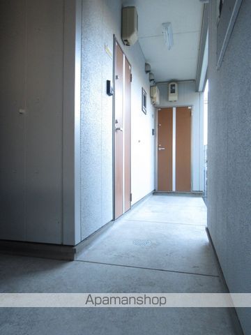 クレフラスト愛宕橋Aの玄関写真