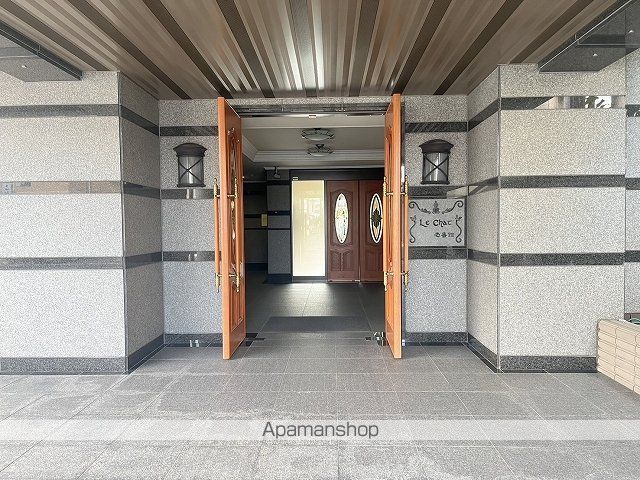 LE CHAT 壱番館の玄関写真