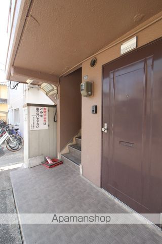 ホープ伊島B棟の玄関写真