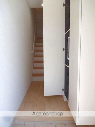 エイチ・ツー　Ｂ[2LDK/58.99m2]の玄関