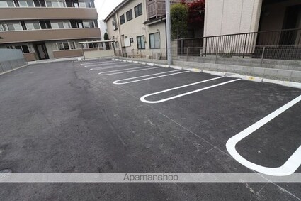 Ｄーｒｏｏｍ天神町[1R/32.43m2]の駐車場