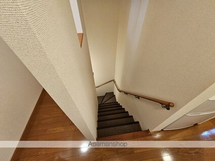 レオパレスウェル春日[1K/28.02m2]の玄関