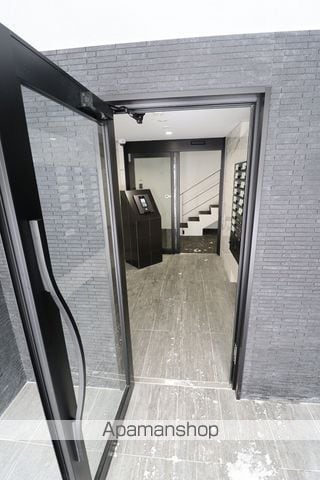 リヴェルテ栄通の玄関写真