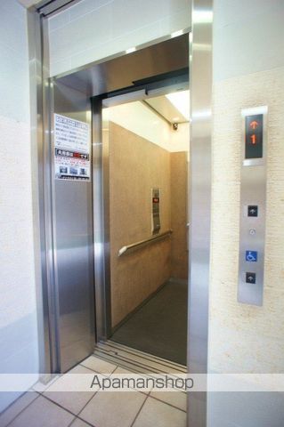 レジディア博多東の玄関写真