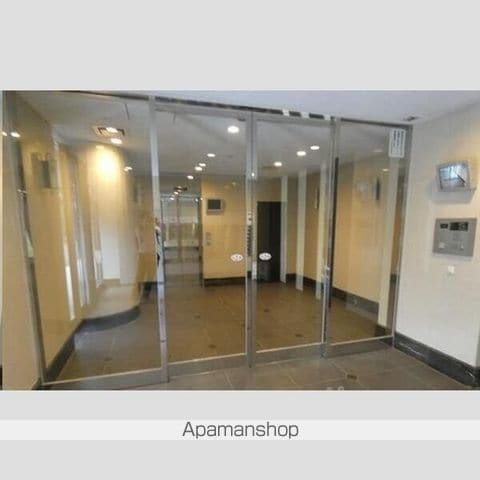 レグラス横浜西口の玄関写真