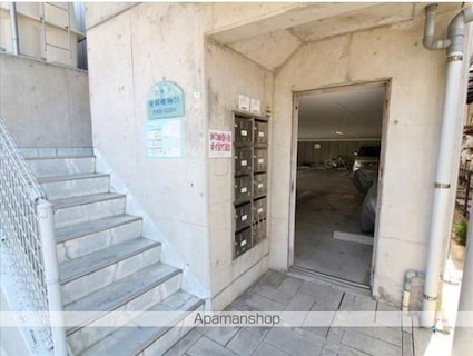 グランアルブル中須賀[2K/34.83m2]のエントランス