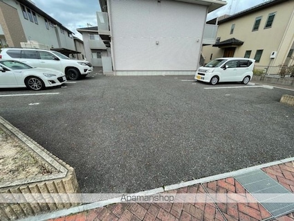 メゾン・ド・サラ[1R/30.39m2]の駐車場