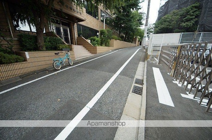 東京都新宿区南元町[1K/29.74m2]の共用部4