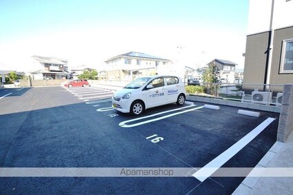 エル　パティオⅢ[2LDK/58.37m2]の駐車場2