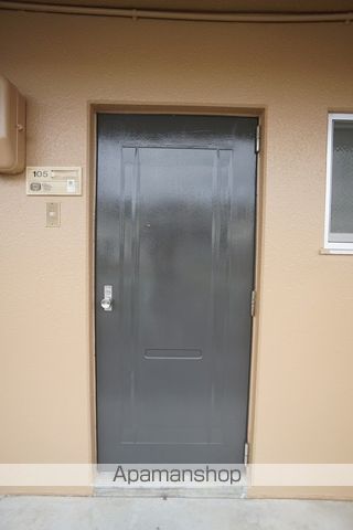 栄マンションの玄関写真