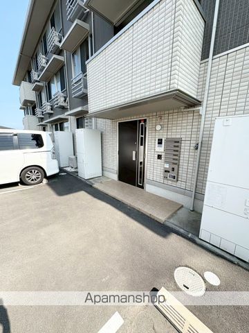 グランシャリオ B棟の玄関写真