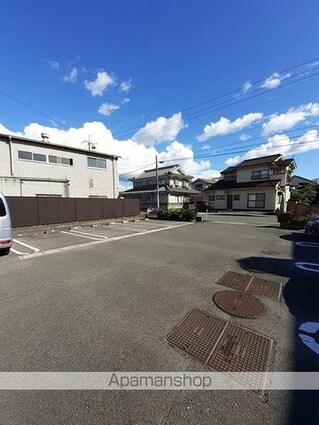 ドマーニ[1R/32.9m2]の駐車場1