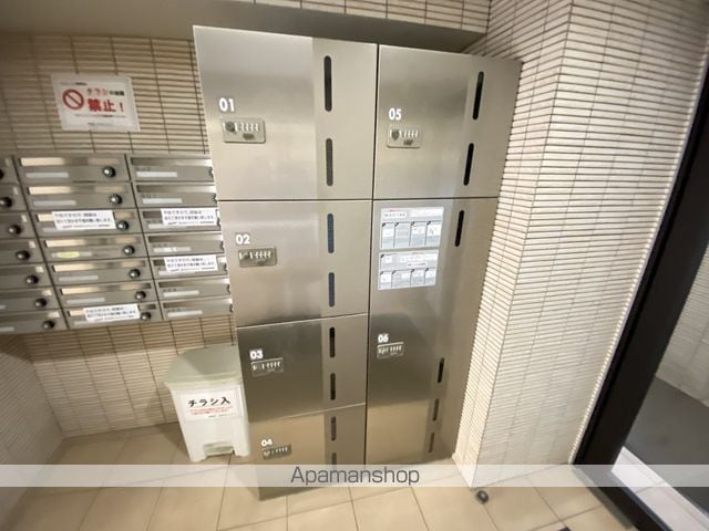 ナンディーヌトレーズのその他写真