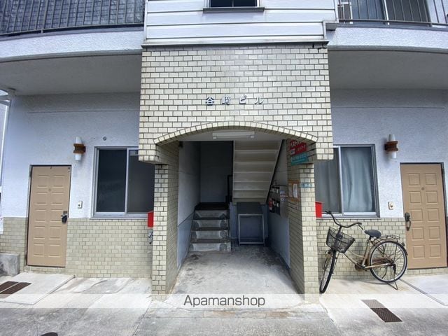 谷崎ビルの玄関写真
